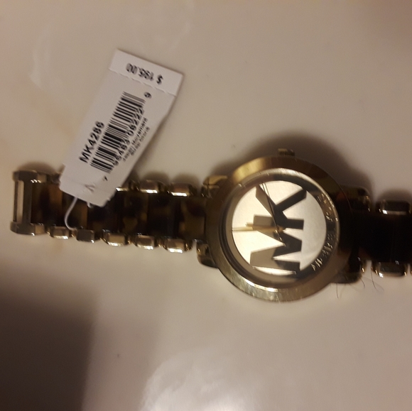 Watch - Picture 3 of 5